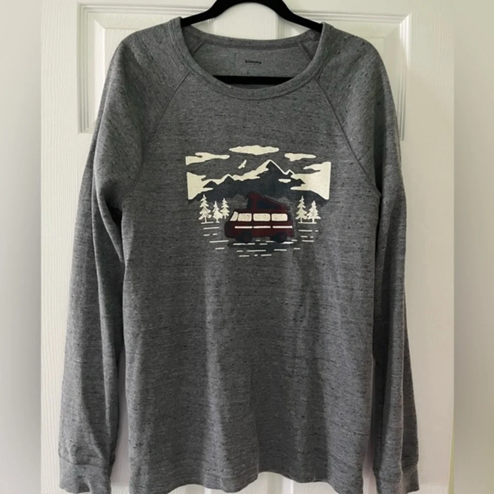 Gray Long Sleeve Mountain Graphic Thermal